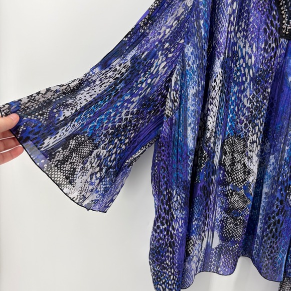CATHERINES 5X 34/36W Blue Purple Snake Print Embellished Neckline Tunic Top - Picture 2 of 6